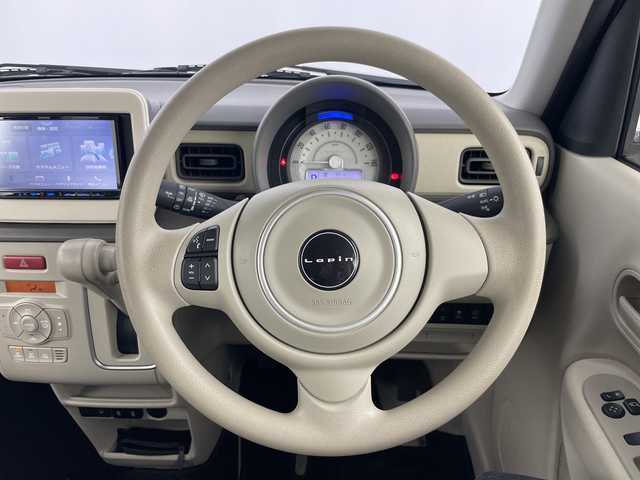 スズキ ラパン L 愛知県 2024(令6)年 0.3万km トラッドカーキメタリック 禁煙車/純正7インチナビ/(フルセグTV/CD/DVD/USB/Bluetooth)/バックカメラ/スズキセーフティシステム/・衝突軽減ブレーキ/・車線逸脱警報/・アイドリングストップ/後部コーナーセンサー/シートヒーター/ステアリングリモコン/電動格納ミラー/ドアバイザー/プッシュスタート/スマートキー/LEDヘッドライト/オートライト/盗難防止装置