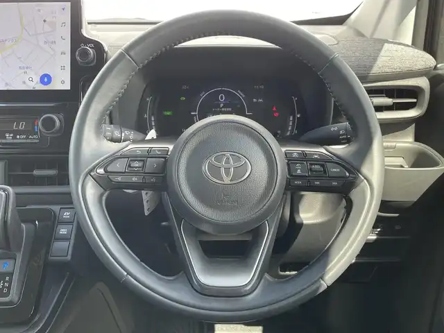 トヨタ シエンタ ハイブリッド 群馬県 2023(令5)年 1.5万km ベージュ 純正10.5インチナビ/(AM/FM/TV/BT/USB)/両側パワースライドドア/パノラミックビューモニター/トヨタセーフティーセンス/プロアクティブドライビングアシスト/プリクラッシュセーフティー/パーキングサポートブレーキ/ブラインドスポットモニター/レーンディパーチャーアラート/後退時車両検知警報/ロードサインアシスト/クリアランスソナー/レーダークルーズコントロール/横滑り防止機能/ETC/AUTOライト/AUTOハイビーム/社外フロアマット/ステアリングリモコン/後席サンシェード/ECO/POWERモード/保証書/取扱説明書/記録簿/スペアキー1