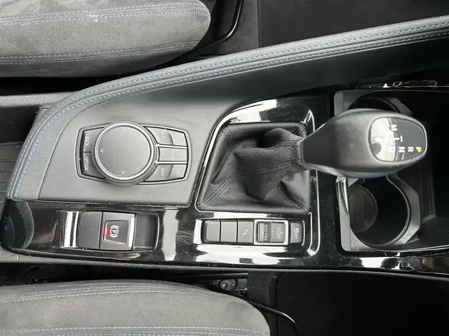 ＢＭＷ Ｘ１ sDrive 18i Mスポーツ 東京都 2017(平29)年 10.5万km アルピンホワイトⅢ ワンオーナー/純正HDDナビ/CD/DVD/FM・AM/Bluetooth//バックカメラ/衝突軽減ブレーキ/レーンディパーチャーアラート/前車接近警告/LIM/コーナーセンサー/ミラー型ETC2.0/純正フロアマット/純正18インチアルミホイール/LEDヘッドライト/フロントフォグランプ/パーキングアシスト/Mスポーツサスペンション/ハイグロスシャドーラインルーフレール/革巻きステアリングホイール/アイドリングストップ/保証書/取扱説明書/スペアキー