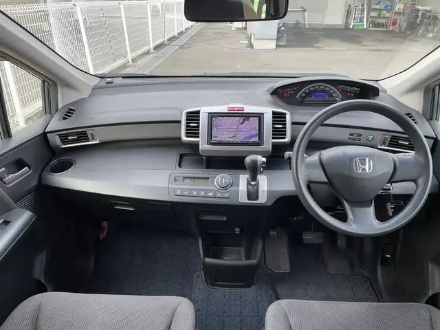 ホンダ フリード G ジャストセレクション 福島県 2011(平23)年 9.4万km ポリッシュドメタルメタリック 社外メモリーナビ/CD/DVD/SD/USB/BT/フルセグTV/社外フリップダウンモニター/片側パワースライドドア/オートライト/キセノンライト/ドアバイザー/フロアマット/キーレス/ETC