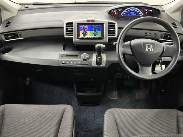 ホンダ フリード G ジャストセレクション 長崎県 2011(平23)年 9.4万km ポリッシュドメタルメタリック ストラーダHDDナビ/・DVD/・フルセグ/アルパインフリップダウンモニター/左側パワースライドドア/オートライト/キセノンライト/ドアバイザー/フロアマット/キーレス/ETC/電格ウィンカーミラー