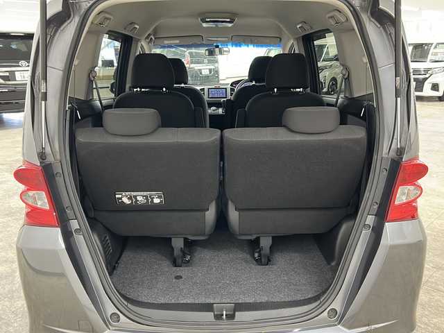 ホンダ フリード G ジャストセレクション 長崎県 2011(平23)年 9.4万km ポリッシュドメタルメタリック ストラーダHDDナビ/・DVD/・フルセグ/アルパインフリップダウンモニター/左側パワースライドドア/オートライト/キセノンライト/ドアバイザー/フロアマット/キーレス/ETC/電格ウィンカーミラー