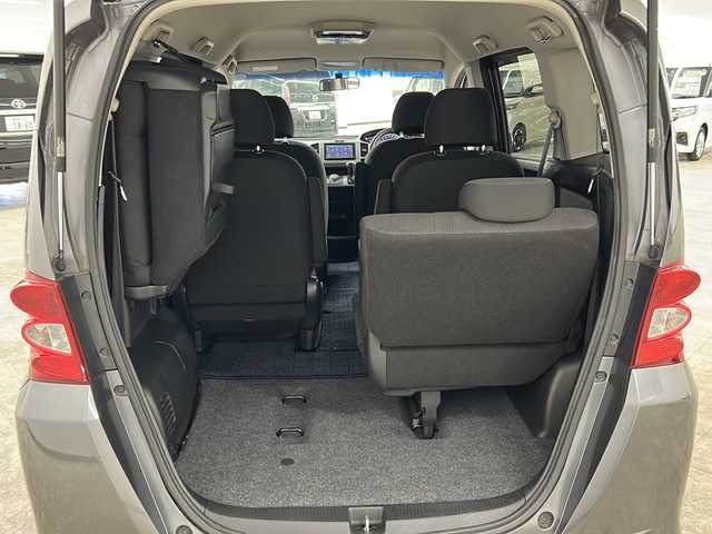 ホンダ フリード G ジャストセレクション 長崎県 2011(平23)年 9.4万km ポリッシュドメタルメタリック ストラーダHDDナビ/・DVD/・フルセグ/アルパインフリップダウンモニター/左側パワースライドドア/オートライト/キセノンライト/ドアバイザー/フロアマット/キーレス/ETC/電格ウィンカーミラー