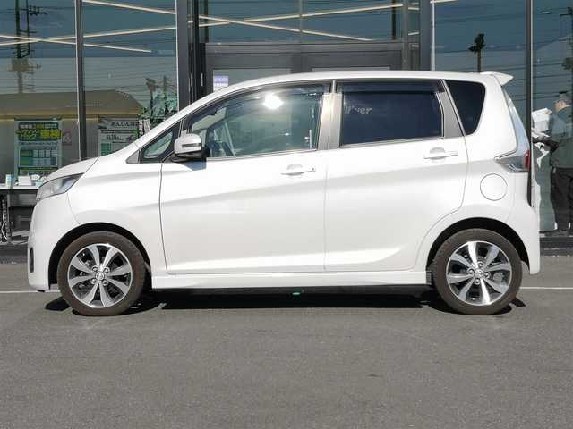 日産 デイズ ハイウェイスターG ターボ 茨城県 2014(平26)年 5.9万km ホワイトパール 純正ナビ/【CD・TV・SD・iPod・ラジオ・USB・ウォークマン・VTR・AUX】/全方位カメラ/ETC/オートライト/Fフォグ/キセノンライト/オートエアコン/横滑り防止装置/純正フロアマット/純正アルミホイール/電格ミラー/ウインカーミラー/ドアバイザー