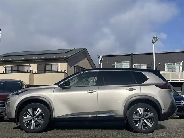 日産 エクストレイル G e－4ORCE 宮城県 2024(令6)年 1.4万km ゴールドⅡ 色コード：XEW　(シェルブロンド/スーパーブラック)//ワンオーナー//プロパイロット//パーキングアシスト//デジタルインナーミラー//純正メモリナビ//AM/FM/USB/BT/フルセグテレビ/スマートフォン連携//前席パワーシート/ステアリングヒーター//全席シートヒーター//アラウンドビューモニター//レーダークルーズコントロール//ブラインドスポットモニター//車線逸脱警報//パワーバックドア//ヘッドアップディスプレイ//AC100V//ワイヤレス充電//純正ドライブレコーダー前後//スマートキーx2