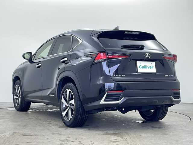 レクサス ＮＸ 300h バージョンL 秋田県 2018(平30)年 4.2万km グラファイトブラックガラスフレーク 4WD/ルーフレール/純正ナビ/（CD/DVD/BT/フルセグ）/オートクルーズコントロール/レザーシート/前後席シートヒーター/シートベンチレーション/前席パワーシート/ステアリングヒーター/ETC2.0 /電動リアゲート/スマートキー/スペアキー/電動パーキングブレーキ/ブレーキホールド/LEDヘッドライト/純正アルミホイール/コーナーセンサー