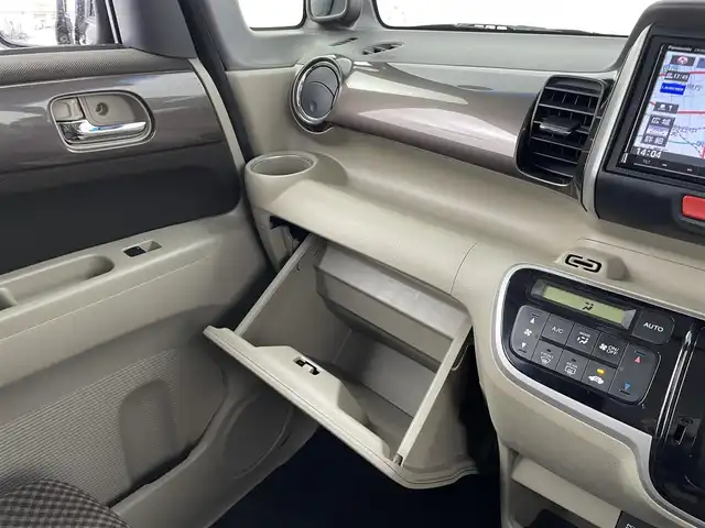 ホンダ Ｎ ＢＯＸ 2トーン SSパッケージ 大分県 2014(平26)年 8.3万km プレミアムブロンズパール 社外SDナビ（CNRE04D）/Bluetooth/CD/DVD/フルセグ/両側パワースライドドア/純正アルミホイル14インチ/純正フロアマット/バックカメラ/アイドリングストップ/プッシュスタート/スマートキー/スペアキー/ベンチシート/ETC/ステアリングスイッチ/取扱説明書