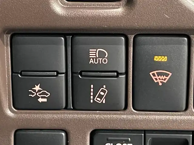 トヨタ エスクァイア Gi プレミアムパッケージ 香川県 2018(平30)年 4.8万km ホワイトパールクリスタルシャイン 登録時走行距離；48004km/社外ナビ【アルパイン11インチ】/後席モニター/ETC/バックカメラ/両側パワースライドドア/プリクラッシュセーフティー/クルーズコントロール/レーンディパーチャーアラート/オートマチックハイビーム/コーナーセンサー/LEDヘッドライト/純正フロアマット/純正AW15インチ/ステアリングリモコン/ステアリングヒーター/シートヒーター/スマートキー/プッシュスタート