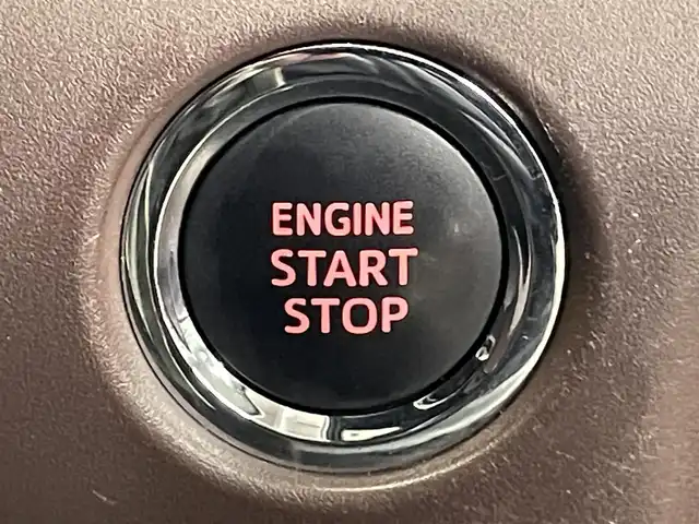 トヨタ エスクァイア Gi プレミアムパッケージ 香川県 2018(平30)年 4.8万km ホワイトパールクリスタルシャイン 登録時走行距離；48004km/社外ナビ【アルパイン11インチ】/後席モニター/ETC/バックカメラ/両側パワースライドドア/プリクラッシュセーフティー/クルーズコントロール/レーンディパーチャーアラート/オートマチックハイビーム/コーナーセンサー/LEDヘッドライト/純正フロアマット/純正AW15インチ/ステアリングリモコン/ステアリングヒーター/シートヒーター/スマートキー/プッシュスタート