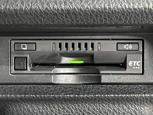 トヨタ エスクァイア Gi プレミアムパッケージ 香川県 2018(平30)年 4.8万km ホワイトパールクリスタルシャイン 登録時走行距離；48004km/社外ナビ【アルパイン11インチ】/後席モニター/ETC/バックカメラ/両側パワースライドドア/プリクラッシュセーフティー/クルーズコントロール/レーンディパーチャーアラート/オートマチックハイビーム/コーナーセンサー/LEDヘッドライト/純正フロアマット/純正AW15インチ/ステアリングリモコン/ステアリングヒーター/シートヒーター/スマートキー/プッシュスタート