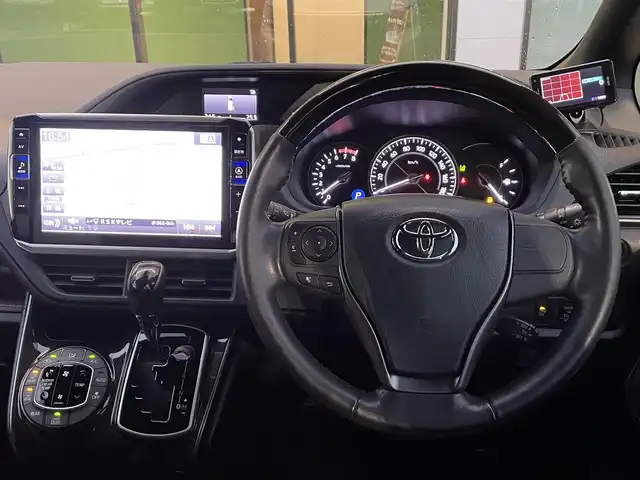 トヨタ エスクァイア Gi プレミアムパッケージ 香川県 2018(平30)年 4.8万km ホワイトパールクリスタルシャイン 登録時走行距離；48004km/社外ナビ【アルパイン11インチ】/後席モニター/ETC/バックカメラ/両側パワースライドドア/プリクラッシュセーフティー/クルーズコントロール/レーンディパーチャーアラート/オートマチックハイビーム/コーナーセンサー/LEDヘッドライト/純正フロアマット/純正AW15インチ/ステアリングリモコン/ステアリングヒーター/シートヒーター/スマートキー/プッシュスタート