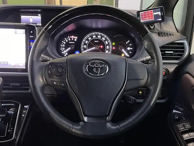 トヨタ エスクァイア Gi プレミアムパッケージ 香川県 2018(平30)年 4.8万km ホワイトパールクリスタルシャイン 登録時走行距離；48004km/社外ナビ【アルパイン11インチ】/後席モニター/ETC/バックカメラ/両側パワースライドドア/プリクラッシュセーフティー/クルーズコントロール/レーンディパーチャーアラート/オートマチックハイビーム/コーナーセンサー/LEDヘッドライト/純正フロアマット/純正AW15インチ/ステアリングリモコン/ステアリングヒーター/シートヒーター/スマートキー/プッシュスタート