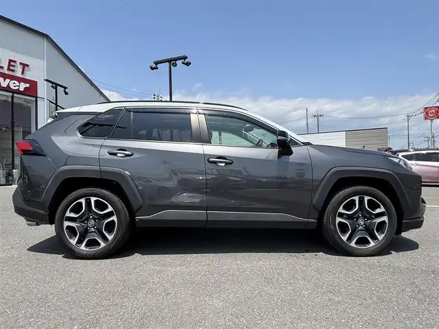 トヨタ ＲＡＶ４ アドベンチャー 宮城県 2019(令1)年 5.8万km アッシュグレーメタリック/ グレーメタリック 走行距離:58032km/ダイナミックトルクベクタリング4WD/パノラマムーンルーフ/純正9型ナビ(BT/CD/DVD)/フルセグTV/バックカメラ/ビルトインETC/レーダークルーズコントロール/インテリジェントクリアランスソナー/セーフティセンス/・プリクラッシュセーフティ/・レーントレーシングアシスト/・オートマチックハイビーム/・ロードサインアシスト/・先行車発進告知機能/ダウンヒルアシストコントロール/自動防眩インナーミラー/3灯式LEDヘッドランプ/ステアリングスイッチ/ブラック合皮スポーティシート/運転席パワーシート/純正フロアマット/ルーフレール/純正19インチアルミホイール/スマートエントリー/スタートシステム/ダブルツィーターシステム
