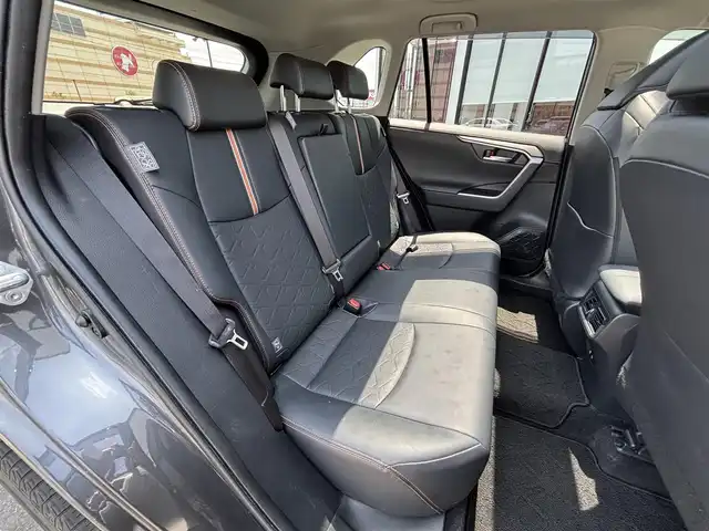 トヨタ ＲＡＶ４ アドベンチャー 宮城県 2019(令1)年 5.8万km アッシュグレーメタリック/ グレーメタリック 走行距離:58032km/ダイナミックトルクベクタリング4WD/パノラマムーンルーフ/純正9型ナビ(BT/CD/DVD)/フルセグTV/バックカメラ/ビルトインETC/レーダークルーズコントロール/インテリジェントクリアランスソナー/セーフティセンス/・プリクラッシュセーフティ/・レーントレーシングアシスト/・オートマチックハイビーム/・ロードサインアシスト/・先行車発進告知機能/ダウンヒルアシストコントロール/自動防眩インナーミラー/3灯式LEDヘッドランプ/ステアリングスイッチ/ブラック合皮スポーティシート/運転席パワーシート/純正フロアマット/ルーフレール/純正19インチアルミホイール/スマートエントリー/スタートシステム/ダブルツィーターシステム