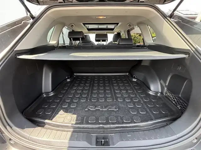 トヨタ ＲＡＶ４ アドベンチャー 宮城県 2019(令1)年 5.8万km アッシュグレーメタリック/ グレーメタリック 走行距離:58032km/ダイナミックトルクベクタリング4WD/パノラマムーンルーフ/純正9型ナビ(BT/CD/DVD)/フルセグTV/バックカメラ/ビルトインETC/レーダークルーズコントロール/インテリジェントクリアランスソナー/セーフティセンス/・プリクラッシュセーフティ/・レーントレーシングアシスト/・オートマチックハイビーム/・ロードサインアシスト/・先行車発進告知機能/ダウンヒルアシストコントロール/自動防眩インナーミラー/3灯式LEDヘッドランプ/ステアリングスイッチ/ブラック合皮スポーティシート/運転席パワーシート/純正フロアマット/ルーフレール/純正19インチアルミホイール/スマートエントリー/スタートシステム/ダブルツィーターシステム