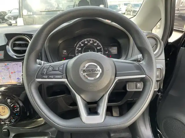 日産 ノート e－パワー X Vセレクション 滋賀県 2020(令2)年 5.4万km スーパーブラック 純正ナビ/Bluetooth/CD/DVD/SD/フルセグTV/レーンキープアシスト/衝突軽減ブレーキ/全方位カメラ/デジタルインナーミラー/ドラレコ/LEDヘッドライト/オートハイビーム/ETC/スペアキー1本