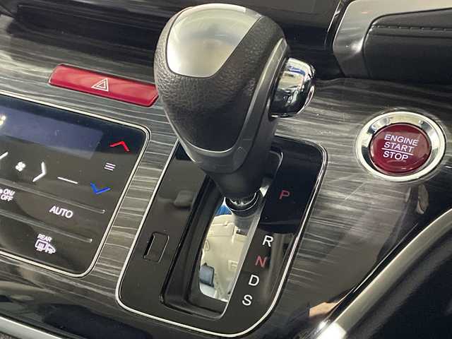 ホンダ オデッセイ アブソルート EX 福岡県 2014(平26)年 7.4万km プレミアムヴィーナスブラックP ＃ETC/＃純正ナビ/＃CD/TV/＃Bluetooth/＃バックカメラ/＃ドアバイザー/＃フォグランプ/＃LEDヘッドライト/＃クルーズコントロール/＃両側パワースライドドア/＃フリップダウンモニター/＃ハーフレザーシート/＃シティブレーキアクティブシステム/＃ウィンカーミラー