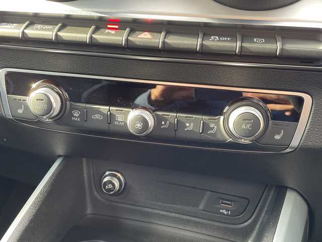 アウディ Ｑ２ 30TFSI 東京都 2020(令2)年 4.8万km グレイシアホワイトメタリック 純正ナビ/バックモニター/フルセグTV/Bluetooth接続/ビルトインETC2.0/衝突被害軽減ブレーキ/レーンキープアシスト/ブラインドスポットモニター/アダプティブクルーズコントロール/シートヒーター/ステアリングスイッチ/フルオートエアコン/ドライブレコーダー/スマートキー/プッシュスタート/オートライト/純正17インチアルミホイール/純正LEDヘッドライト