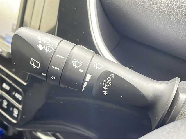 トヨタ プリウス S 茨城県 2020(令2)年 5.9万km アティチュードブラックマイカ モデリスタエアロ/社外ナビ/バックカメラ/ETC/クルーズコントロール/純正15インチアルミホイール/横滑り防止装置/コーナーセンサー/レーンアシスト/LEDヘッドライト/衝突軽減ブレーキ