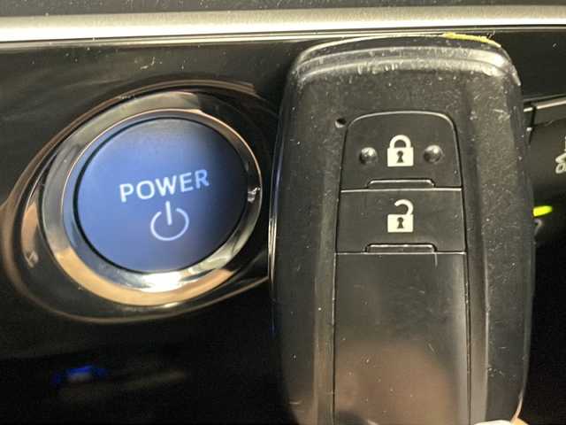 トヨタ プリウス S 茨城県 2020(令2)年 5.9万km アティチュードブラックマイカ モデリスタエアロ/社外ナビ/バックカメラ/ETC/クルーズコントロール/純正15インチアルミホイール/横滑り防止装置/コーナーセンサー/レーンアシスト/LEDヘッドライト/衝突軽減ブレーキ