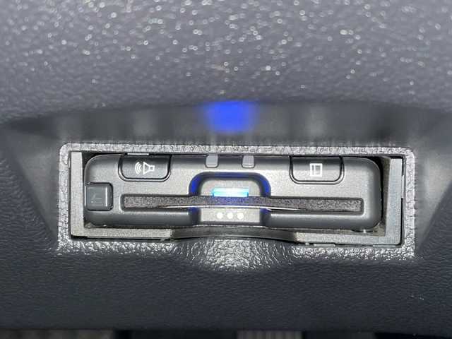 トヨタ プリウス S 茨城県 2020(令2)年 5.9万km アティチュードブラックマイカ モデリスタエアロ/社外ナビ/バックカメラ/ETC/クルーズコントロール/純正15インチアルミホイール/横滑り防止装置/コーナーセンサー/レーンアシスト/LEDヘッドライト/衝突軽減ブレーキ