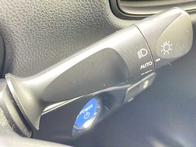 トヨタ プリウス S 茨城県 2020(令2)年 5.9万km アティチュードブラックマイカ モデリスタエアロ/社外ナビ/バックカメラ/ETC/クルーズコントロール/純正15インチアルミホイール/横滑り防止装置/コーナーセンサー/レーンアシスト/LEDヘッドライト/衝突軽減ブレーキ