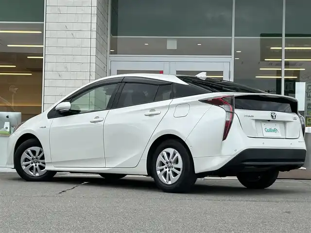 トヨタ プリウス Sセーフティプラス 兵庫県 2018(平30)年 4万km ホワイトパールクリスタルシャイン 純正9インチSDナビ/BT/CD/フルセグ/レーンディパーチャーアラート/プリクラッシュセーフティ/インテリジェントクリアランスソナー/ビルトインETC2.0/ふらつき検知/クルーズコントロール/パーキングアシスト/オートハイビーム/トノカバー/バックカメラ/ABS/衝突被害軽減システム