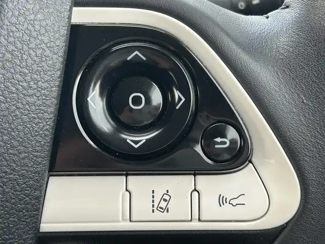 トヨタ プリウス Sセーフティプラス 兵庫県 2018(平30)年 4万km ホワイトパールクリスタルシャイン 純正9インチSDナビ/BT/CD/フルセグ/レーンディパーチャーアラート/プリクラッシュセーフティ/インテリジェントクリアランスソナー/ビルトインETC2.0/ふらつき検知/クルーズコントロール/パーキングアシスト/オートハイビーム/トノカバー/バックカメラ/ABS/衝突被害軽減システム