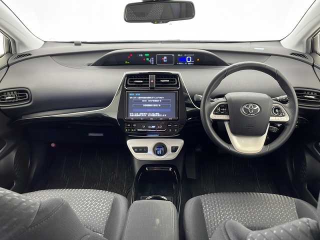 トヨタ プリウス Sセーフティプラス 千葉県 2018(平30)年 4万km ホワイトパールクリスタルシャイン 純正9インチSDナビ/フルセグ/レーンディパーチャーアラート/プリクラッシュセーフティ/インテリジェントクリアランスソナー/ビルトインETC2.0/ふらつき検知/クルーズコントロール/パーキングアシスト/オートハイビーム/トノカバー/バックカメラ/ABS