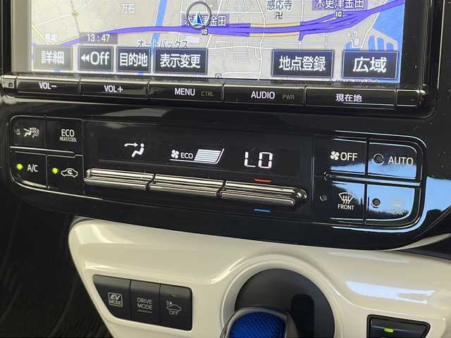 トヨタ プリウス Sセーフティプラス 千葉県 2018(平30)年 4万km ホワイトパールクリスタルシャイン 純正9インチSDナビ/フルセグ/レーンディパーチャーアラート/プリクラッシュセーフティ/インテリジェントクリアランスソナー/ビルトインETC2.0/ふらつき検知/クルーズコントロール/パーキングアシスト/オートハイビーム/トノカバー/バックカメラ/ABS