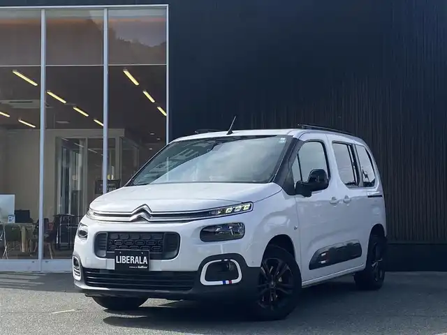 シトロエン シトロエン ベルランゴ シャイン ブルーHDi 福岡県 2023(令5)年 3.8万km 白 パノラマルーフ　/アダプティブクルーズコントロール/ブラインドスポットモニター/レーンキープアシスト/純正ディスプレイオーディオ　/Applecarplay/androidauto/Bluetooth/バックカメラ　/ステアリングスイッチ/パドルシフト/ドライブレコーダー　/純正16インチアルミホイール/ETC