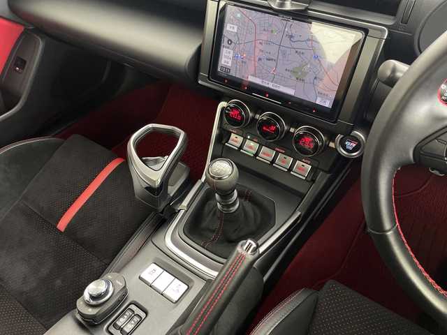 トヨタ ＧＲ８６ RZ 愛知県 2022(令4)年 5.1万km クリスタルホワイトパール カロッツェリア9インチナビ/・フルセグ/・Ｂｌｕｅｔｏｏｔｈ/・ＣＤ/ＤＶＤ/・ＨＤＭＩ/・FA/AM/デジタルインナーミラー/バックカメラ/クルーズコントロール/シートヒーター/ドライブレコーダー/レーダー探知機/ETC/ステアリングスイッチ/BSD/RCTA/ＬＥＤヘッドライト　/Grazio&co. LEDリアガーニッシュ/Grazio&co. シフトノブ/Grazio&co. サイドブレーキブーツ/Grazio&co. エンブレム