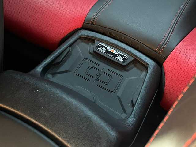 シボレー カマロ LT RS 愛知県 2018(平30)年 5.4万km 黒 黒/赤コンビレザー/シートヒーター/シートベンチレーション/Bluetooth/AppleCarPlay/ワイヤレスチャージング/BOSEサウンド/ステアリングヒーター/HUD/パドルシフト/クルーズコントロール/純正20インチアルミホイル