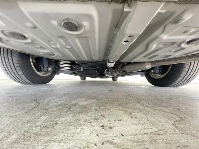 トヨタ ヴォクシー ハイブリッド V 千葉県 2018(平30)年 8.2万km アバンギャルドブロンズメタリック 禁煙　/純正10型メモリーナビ（NSZN-Z66T）/・Bluetooth/・フルセグTV　/・CD/DVD/クルーズコントロール/ビルトインＥＴＣ　/ＬＥＤヘッドライト/フォグランプ/トヨタセーフティセンス/プリクラッシュセーフティ/レーンキープアシスト/片側電動スライドドア　/前席シートヒーター　/リアエアコン　/ＩＳＯＦＩＸ/バックカメラ/アイドリングストップ/ウィンカーミラー/ドアバイザー/プッシュスタート/フロアマット/ステアリングスイッチ/USBポート/電動格納サイドミラー