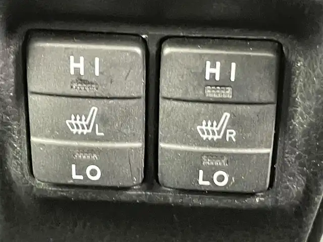 トヨタ ヴォクシー ハイブリッド V 千葉県 2018(平30)年 8.2万km アバンギャルドブロンズメタリック 禁煙　/純正10型メモリーナビ（NSZN-Z66T）/・Bluetooth/・フルセグTV　/・CD/DVD/クルーズコントロール/ビルトインＥＴＣ　/ＬＥＤヘッドライト/フォグランプ/トヨタセーフティセンス/プリクラッシュセーフティ/レーンキープアシスト/片側電動スライドドア　/前席シートヒーター　/リアエアコン　/ＩＳＯＦＩＸ/バックカメラ/アイドリングストップ/ウィンカーミラー/ドアバイザー/プッシュスタート/フロアマット/ステアリングスイッチ/USBポート/電動格納サイドミラー