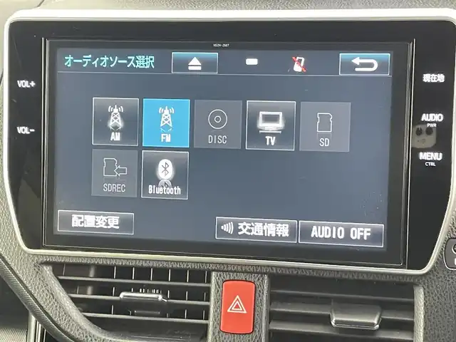 トヨタ ヴォクシー ハイブリッド V 千葉県 2018(平30)年 8.2万km アバンギャルドブロンズメタリック 禁煙　/純正10型メモリーナビ（NSZN-Z66T）/・Bluetooth/・フルセグTV　/・CD/DVD/クルーズコントロール/ビルトインＥＴＣ　/ＬＥＤヘッドライト/フォグランプ/トヨタセーフティセンス/プリクラッシュセーフティ/レーンキープアシスト/片側電動スライドドア　/前席シートヒーター　/リアエアコン　/ＩＳＯＦＩＸ/バックカメラ/アイドリングストップ/ウィンカーミラー/ドアバイザー/プッシュスタート/フロアマット/ステアリングスイッチ/USBポート/電動格納サイドミラー