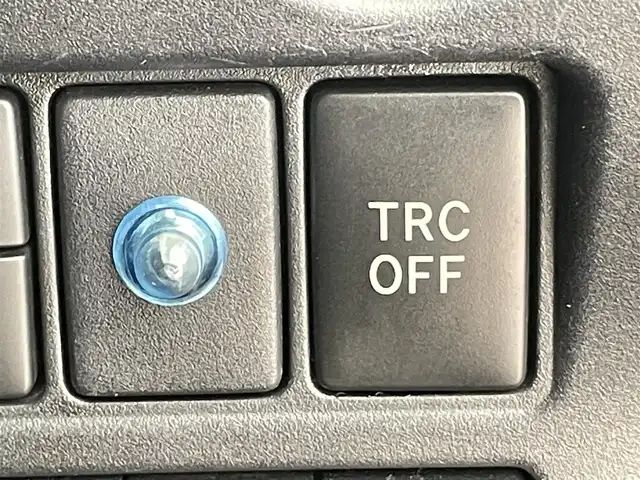 トヨタ ヴォクシー ハイブリッド V 千葉県 2018(平30)年 8.2万km アバンギャルドブロンズメタリック 禁煙　/純正10型メモリーナビ（NSZN-Z66T）/・Bluetooth/・フルセグTV　/・CD/DVD/クルーズコントロール/ビルトインＥＴＣ　/ＬＥＤヘッドライト/フォグランプ/トヨタセーフティセンス/プリクラッシュセーフティ/レーンキープアシスト/片側電動スライドドア　/前席シートヒーター　/リアエアコン　/ＩＳＯＦＩＸ/バックカメラ/アイドリングストップ/ウィンカーミラー/ドアバイザー/プッシュスタート/フロアマット/ステアリングスイッチ/USBポート/電動格納サイドミラー