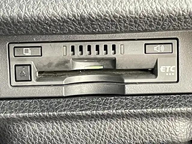 トヨタ ヴォクシー ハイブリッド V 千葉県 2018(平30)年 8.2万km アバンギャルドブロンズメタリック 禁煙　/純正10型メモリーナビ（NSZN-Z66T）/・Bluetooth/・フルセグTV　/・CD/DVD/クルーズコントロール/ビルトインＥＴＣ　/ＬＥＤヘッドライト/フォグランプ/トヨタセーフティセンス/プリクラッシュセーフティ/レーンキープアシスト/片側電動スライドドア　/前席シートヒーター　/リアエアコン　/ＩＳＯＦＩＸ/バックカメラ/アイドリングストップ/ウィンカーミラー/ドアバイザー/プッシュスタート/フロアマット/ステアリングスイッチ/USBポート/電動格納サイドミラー