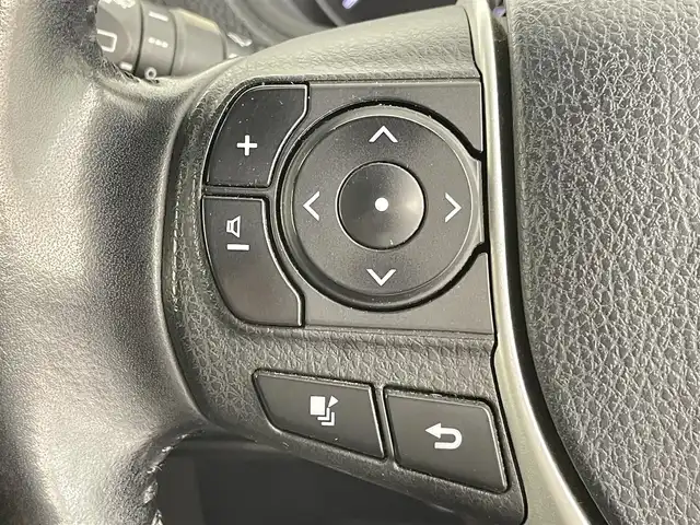 トヨタ ヴォクシー ハイブリッド V 千葉県 2018(平30)年 8.2万km アバンギャルドブロンズメタリック 禁煙　/純正10型メモリーナビ（NSZN-Z66T）/・Bluetooth/・フルセグTV　/・CD/DVD/クルーズコントロール/ビルトインＥＴＣ　/ＬＥＤヘッドライト/フォグランプ/トヨタセーフティセンス/プリクラッシュセーフティ/レーンキープアシスト/片側電動スライドドア　/前席シートヒーター　/リアエアコン　/ＩＳＯＦＩＸ/バックカメラ/アイドリングストップ/ウィンカーミラー/ドアバイザー/プッシュスタート/フロアマット/ステアリングスイッチ/USBポート/電動格納サイドミラー