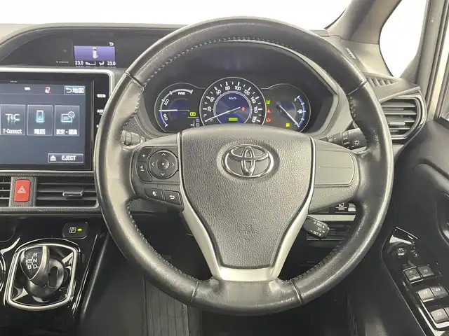 トヨタ ヴォクシー ハイブリッド V 千葉県 2018(平30)年 8.2万km アバンギャルドブロンズメタリック 禁煙　/純正10型メモリーナビ（NSZN-Z66T）/・Bluetooth/・フルセグTV　/・CD/DVD/クルーズコントロール/ビルトインＥＴＣ　/ＬＥＤヘッドライト/フォグランプ/トヨタセーフティセンス/プリクラッシュセーフティ/レーンキープアシスト/片側電動スライドドア　/前席シートヒーター　/リアエアコン　/ＩＳＯＦＩＸ/バックカメラ/アイドリングストップ/ウィンカーミラー/ドアバイザー/プッシュスタート/フロアマット/ステアリングスイッチ/USBポート/電動格納サイドミラー