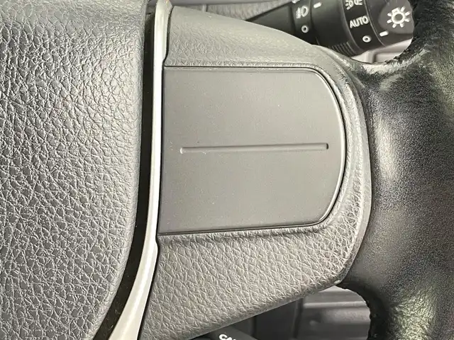 トヨタ ヴォクシー ハイブリッド V 千葉県 2018(平30)年 8.2万km アバンギャルドブロンズメタリック 禁煙　/純正10型メモリーナビ（NSZN-Z66T）/・Bluetooth/・フルセグTV　/・CD/DVD/クルーズコントロール/ビルトインＥＴＣ　/ＬＥＤヘッドライト/フォグランプ/トヨタセーフティセンス/プリクラッシュセーフティ/レーンキープアシスト/片側電動スライドドア　/前席シートヒーター　/リアエアコン　/ＩＳＯＦＩＸ/バックカメラ/アイドリングストップ/ウィンカーミラー/ドアバイザー/プッシュスタート/フロアマット/ステアリングスイッチ/USBポート/電動格納サイドミラー