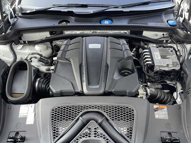 ポルシェ マカン S 佐賀県 2021(令3)年 4.5万km ピュアホワイト 保証書/取扱説明書/記録簿/4WD/MTモード付AT/アイドリングストップ/スマートキー/スペアキー有/追従走行付きクルーズコントロール/Bluetooth接続/USB入力端子/ETC/全方位カメラ/AppleCarPlay/純正メモリナビ/電動リアゲート/前後ドライブレコーダー/純正フロアマット/前席パワーシート/ハーフレザーシート/前席シートヒーター/純正アルミホイル/ABS/横滑り防止装置/前後コーナーセンサー/レーンキープアシスト/盗難防止装置/オートライト/LEDヘッドライト/革巻ステアリング/電格ウィンカーミラー/ステアリングスイッチ/スポーツクロノパッケージ/パドルシフト