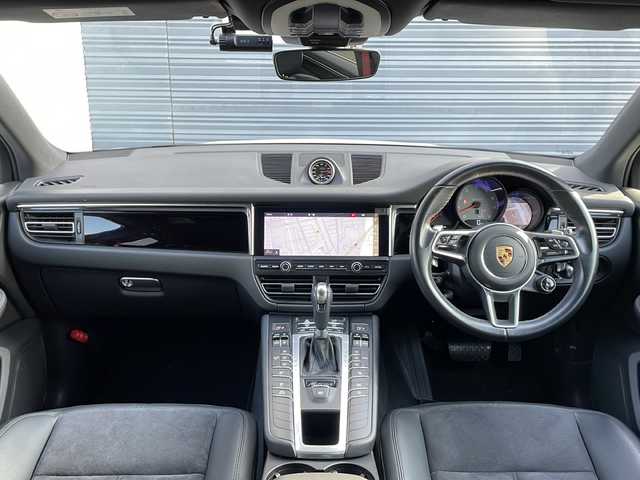 ポルシェ マカン S 佐賀県 2021(令3)年 4.5万km ピュアホワイト 保証書/取扱説明書/記録簿/4WD/MTモード付AT/アイドリングストップ/スマートキー/スペアキー有/追従走行付きクルーズコントロール/Bluetooth接続/USB入力端子/ETC/全方位カメラ/AppleCarPlay/純正メモリナビ/電動リアゲート/前後ドライブレコーダー/純正フロアマット/前席パワーシート/ハーフレザーシート/前席シートヒーター/純正アルミホイル/ABS/横滑り防止装置/前後コーナーセンサー/レーンキープアシスト/盗難防止装置/オートライト/LEDヘッドライト/革巻ステアリング/電格ウィンカーミラー/ステアリングスイッチ/スポーツクロノパッケージ/パドルシフト