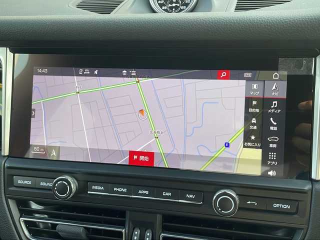 ポルシェ マカン S 佐賀県 2021(令3)年 4.5万km ピュアホワイト 保証書/取扱説明書/記録簿/4WD/MTモード付AT/アイドリングストップ/スマートキー/スペアキー有/追従走行付きクルーズコントロール/Bluetooth接続/USB入力端子/ETC/全方位カメラ/AppleCarPlay/純正メモリナビ/電動リアゲート/前後ドライブレコーダー/純正フロアマット/前席パワーシート/ハーフレザーシート/前席シートヒーター/純正アルミホイル/ABS/横滑り防止装置/前後コーナーセンサー/レーンキープアシスト/盗難防止装置/オートライト/LEDヘッドライト/革巻ステアリング/電格ウィンカーミラー/ステアリングスイッチ/スポーツクロノパッケージ/パドルシフト