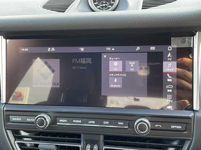 ポルシェ マカン S 佐賀県 2021(令3)年 4.5万km ピュアホワイト 保証書/取扱説明書/記録簿/4WD/MTモード付AT/アイドリングストップ/スマートキー/スペアキー有/追従走行付きクルーズコントロール/Bluetooth接続/USB入力端子/ETC/全方位カメラ/AppleCarPlay/純正メモリナビ/電動リアゲート/前後ドライブレコーダー/純正フロアマット/前席パワーシート/ハーフレザーシート/前席シートヒーター/純正アルミホイル/ABS/横滑り防止装置/前後コーナーセンサー/レーンキープアシスト/盗難防止装置/オートライト/LEDヘッドライト/革巻ステアリング/電格ウィンカーミラー/ステアリングスイッチ/スポーツクロノパッケージ/パドルシフト