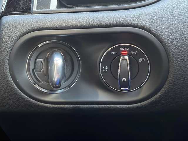 ポルシェ マカン S 佐賀県 2021(令3)年 4.5万km ピュアホワイト 保証書/取扱説明書/記録簿/4WD/MTモード付AT/アイドリングストップ/スマートキー/スペアキー有/追従走行付きクルーズコントロール/Bluetooth接続/USB入力端子/ETC/全方位カメラ/AppleCarPlay/純正メモリナビ/電動リアゲート/前後ドライブレコーダー/純正フロアマット/前席パワーシート/ハーフレザーシート/前席シートヒーター/純正アルミホイル/ABS/横滑り防止装置/前後コーナーセンサー/レーンキープアシスト/盗難防止装置/オートライト/LEDヘッドライト/革巻ステアリング/電格ウィンカーミラー/ステアリングスイッチ/スポーツクロノパッケージ/パドルシフト