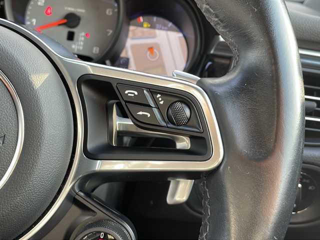 ポルシェ マカン S 佐賀県 2021(令3)年 4.5万km ピュアホワイト 保証書/取扱説明書/記録簿/4WD/MTモード付AT/アイドリングストップ/スマートキー/スペアキー有/追従走行付きクルーズコントロール/Bluetooth接続/USB入力端子/ETC/全方位カメラ/AppleCarPlay/純正メモリナビ/電動リアゲート/前後ドライブレコーダー/純正フロアマット/前席パワーシート/ハーフレザーシート/前席シートヒーター/純正アルミホイル/ABS/横滑り防止装置/前後コーナーセンサー/レーンキープアシスト/盗難防止装置/オートライト/LEDヘッドライト/革巻ステアリング/電格ウィンカーミラー/ステアリングスイッチ/スポーツクロノパッケージ/パドルシフト