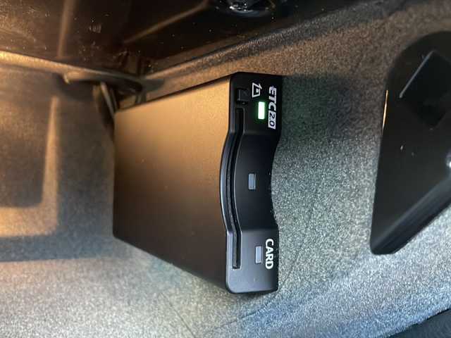 ポルシェ マカン S 佐賀県 2021(令3)年 4.5万km ピュアホワイト 保証書/取扱説明書/記録簿/4WD/MTモード付AT/アイドリングストップ/スマートキー/スペアキー有/追従走行付きクルーズコントロール/Bluetooth接続/USB入力端子/ETC/全方位カメラ/AppleCarPlay/純正メモリナビ/電動リアゲート/前後ドライブレコーダー/純正フロアマット/前席パワーシート/ハーフレザーシート/前席シートヒーター/純正アルミホイル/ABS/横滑り防止装置/前後コーナーセンサー/レーンキープアシスト/盗難防止装置/オートライト/LEDヘッドライト/革巻ステアリング/電格ウィンカーミラー/ステアリングスイッチ/スポーツクロノパッケージ/パドルシフト