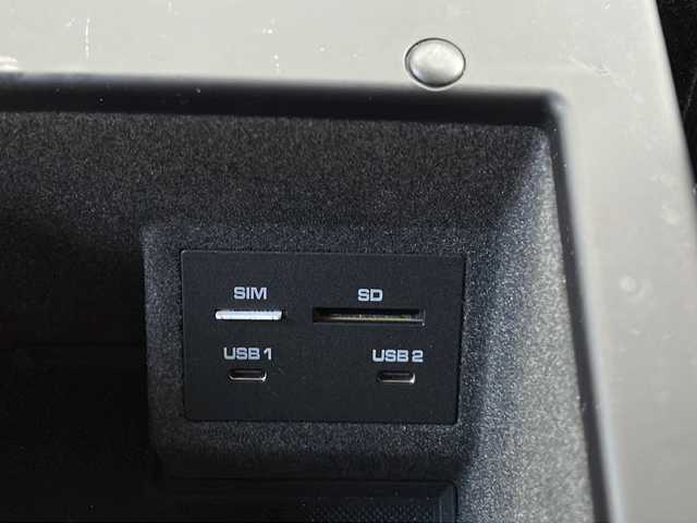 ポルシェ マカン S 佐賀県 2021(令3)年 4.5万km ピュアホワイト 保証書/取扱説明書/記録簿/4WD/MTモード付AT/アイドリングストップ/スマートキー/スペアキー有/追従走行付きクルーズコントロール/Bluetooth接続/USB入力端子/ETC/全方位カメラ/AppleCarPlay/純正メモリナビ/電動リアゲート/前後ドライブレコーダー/純正フロアマット/前席パワーシート/ハーフレザーシート/前席シートヒーター/純正アルミホイル/ABS/横滑り防止装置/前後コーナーセンサー/レーンキープアシスト/盗難防止装置/オートライト/LEDヘッドライト/革巻ステアリング/電格ウィンカーミラー/ステアリングスイッチ/スポーツクロノパッケージ/パドルシフト