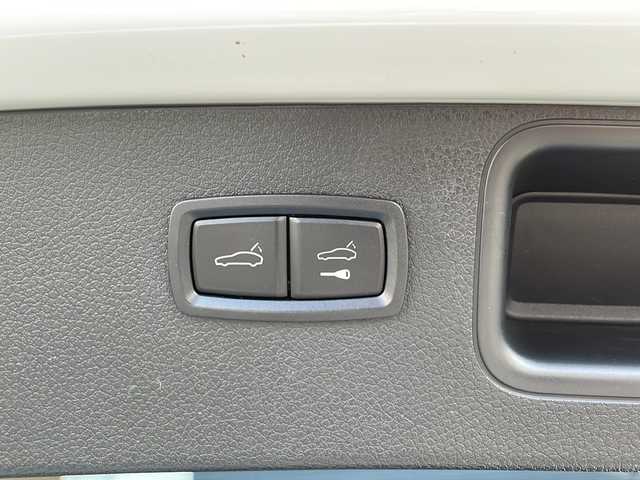 ポルシェ マカン S 佐賀県 2021(令3)年 4.5万km ピュアホワイト 保証書/取扱説明書/記録簿/4WD/MTモード付AT/アイドリングストップ/スマートキー/スペアキー有/追従走行付きクルーズコントロール/Bluetooth接続/USB入力端子/ETC/全方位カメラ/AppleCarPlay/純正メモリナビ/電動リアゲート/前後ドライブレコーダー/純正フロアマット/前席パワーシート/ハーフレザーシート/前席シートヒーター/純正アルミホイル/ABS/横滑り防止装置/前後コーナーセンサー/レーンキープアシスト/盗難防止装置/オートライト/LEDヘッドライト/革巻ステアリング/電格ウィンカーミラー/ステアリングスイッチ/スポーツクロノパッケージ/パドルシフト